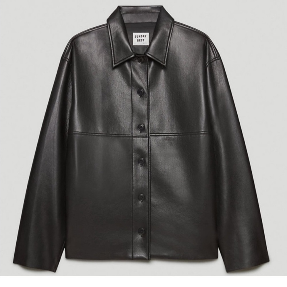 Aritzia Sunday Best Gabby Shirt Jacket Black
Size 2XS never worn
